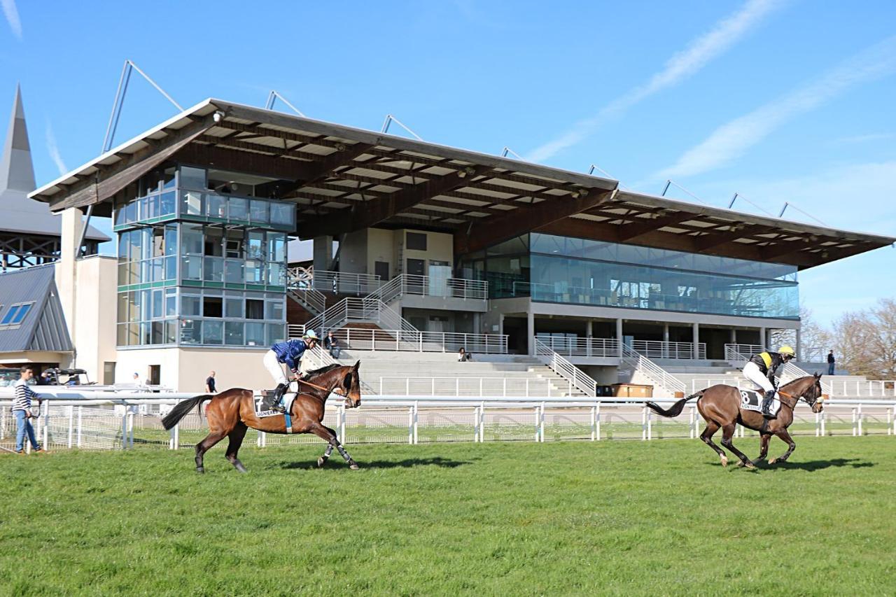 Le Village de Cottages - Le Pôle du Cheval et de l'Âne Lignières Exterior foto